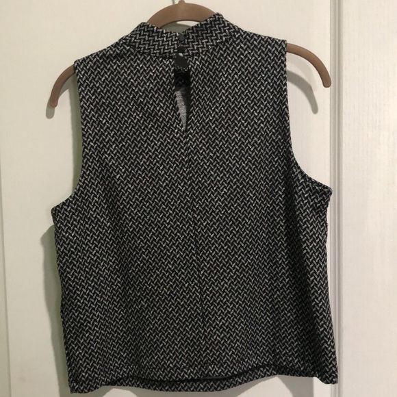 Banana Republic sleeveless top size Small - Picture 2 of 5